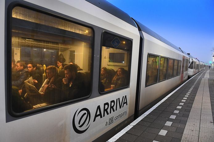 Drukte op de Maaslijn van Arriva tussen Roermond en Nijmegen, hier in halteplaats Cuijk.