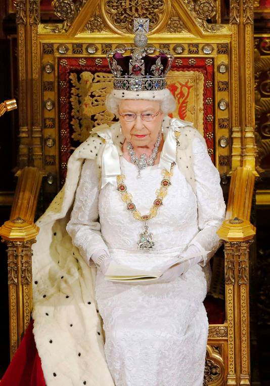 Queen Elizabeth Werd 65 Jaar Geleden Koningin En Sindsdien Ziet Elke Dag Er Hetzelfde Uit Buitenland Hln Be