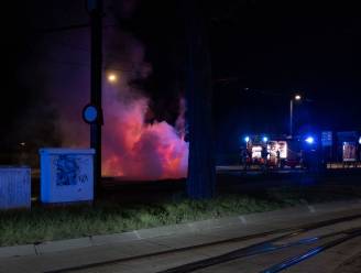 Wagen met Franse nummerplaat vat vuur na ongeval aan het Zuid: “Bestuurder gewond overgebracht naar ziekenhuis”