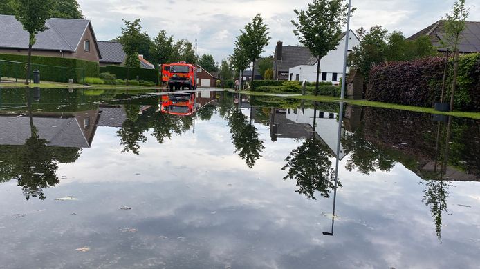 Wateroverlast in de Vinkenstraat.
