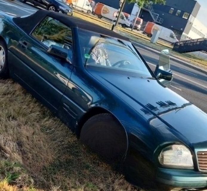 Suïcidale Duitse vrouw scheurt richting Zwolle haar man springt uit de