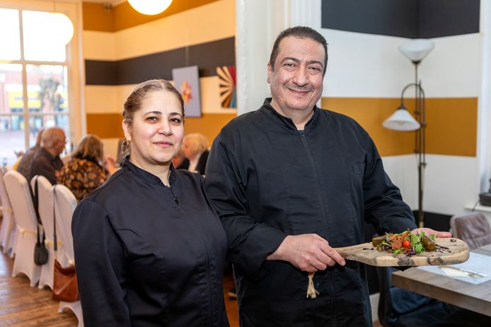 Eigenaren Rania Hilam en Fahmi Tarabelsi van restaurant Smikkelen &Smullen aan de Heuvel in Oosterhout.