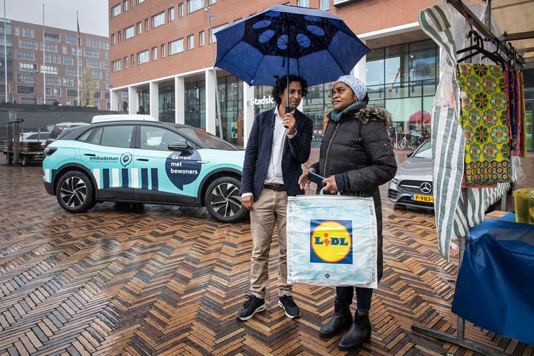 Ombudsman Amsterdam zoekt de burger op: 'De gemeente behandelt je als een dossier, niet als mens' - 