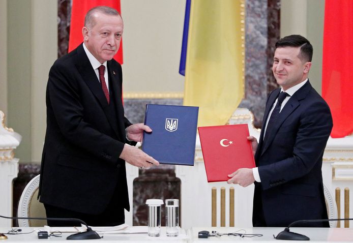 De Turkse president Recep Erdogan en zijn Oekraïense ambtgenoot Volodimir Zelenski.