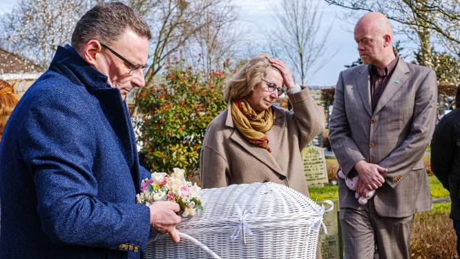 Babymeisje dat in de Lek werd gevonden in stilte begraven: ‘We noemen haar Mirjam’