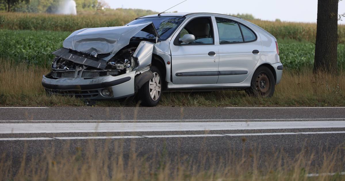 Kettingbotsing met vier auto’s op de N264 in Volkel.