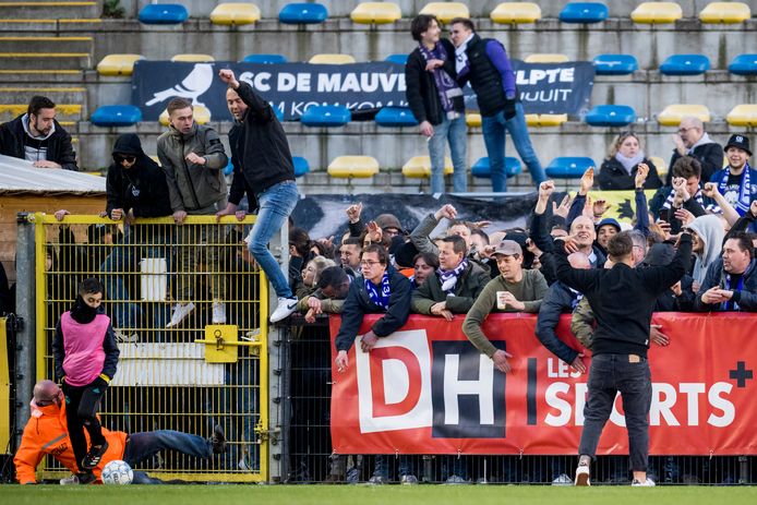 Enkele Beerschotsupporters zorgden voor ongeregeldheden op de laatste speeldag van het reguliere seizoen. De wedstrijd moest toen stilgelegd worden en Beerschot kreeg een forfaitnederlaag aangesmeerd.