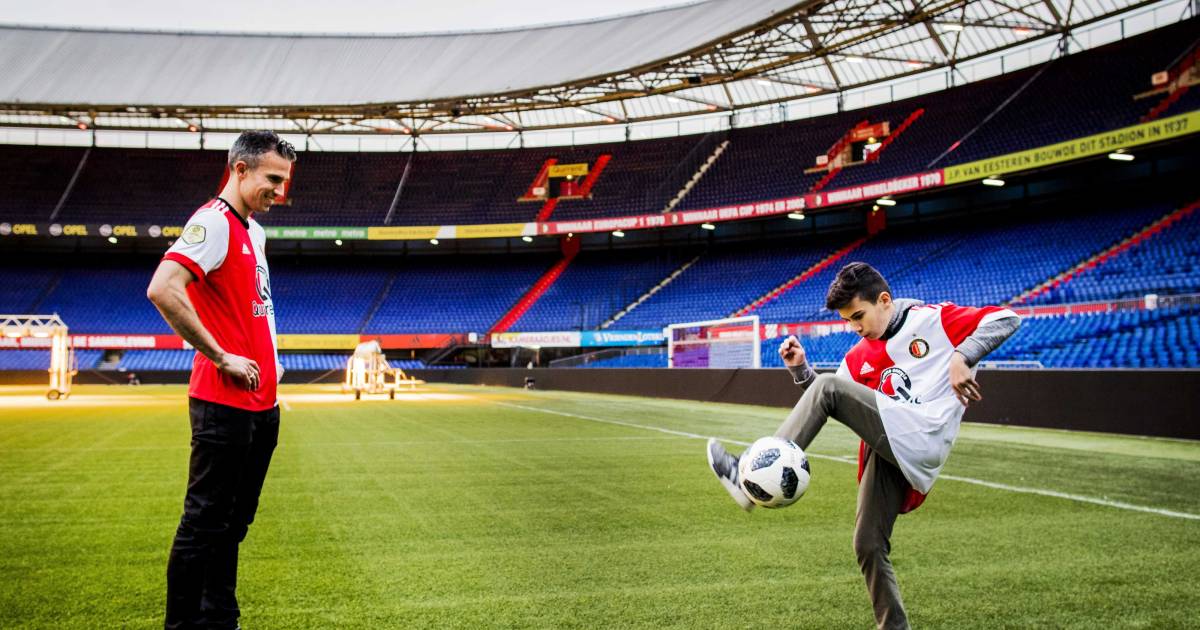 Shaqueel van Persie treedt met driejarig contract bij Feyenoord in voetsporen vader Robin