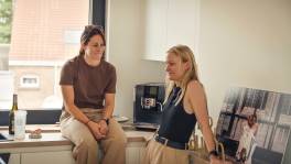 Kim en Paulien krijgen een emotioneel afscheidscadeau