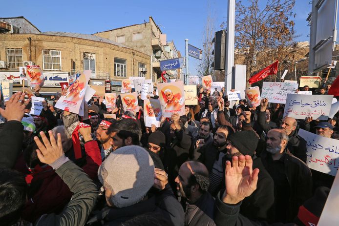 Iraans protest bij de Britse ambassade in Teheran.