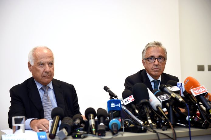De hoofden van Autostrade per l'Italia Fabio Cerchiai en Giovanni Castellucci tijdens de eerste persconferentie van de exploitant.