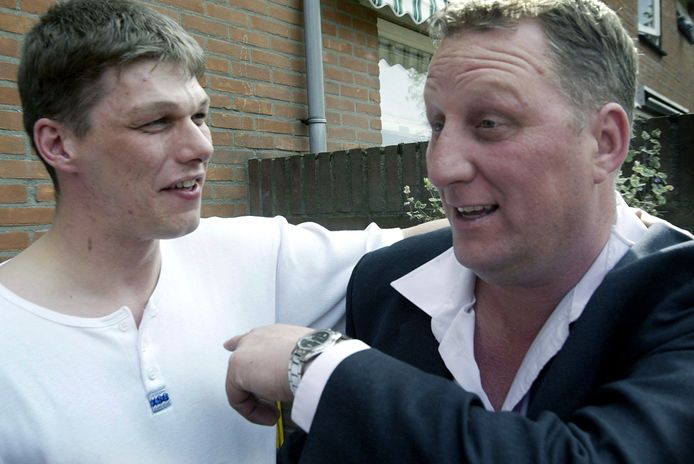 Wilco Viets (L) en Herman Dubois (R) in 2002, na de definitieve vrijspraak in de Puttense Moordzaak.