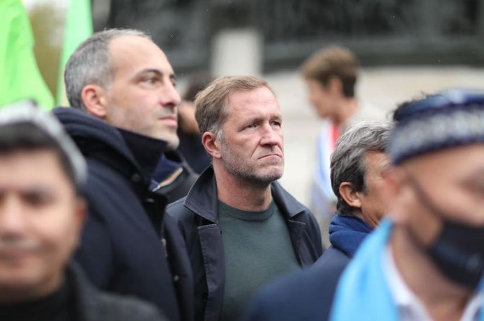 Le bourgmestre de Charleroi, Paul Magnette (PS), à Paris en compagnie de Raphaël Glucksmann. Image d'archive.