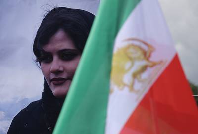 Iran dreigt ermee “actie te ondernemen” tegen beroemdheden die betogers steunen: “Zij hebben vuur van protesten aangewakkerd”