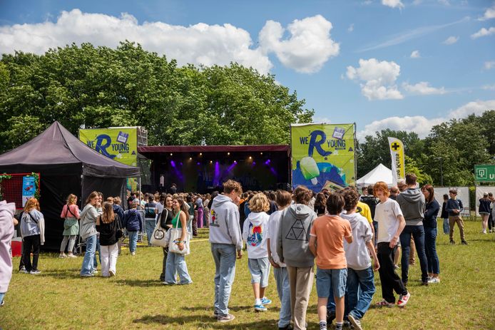 Le festival pour adolescents “We R Young” a été arrêté mercredi soir, après le malaise d’une vingtaine de spectateurs