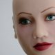Latexmaskers en strakke pakjes: hetero mannen die zich verkleden als opblaaspoppen (filmpje)