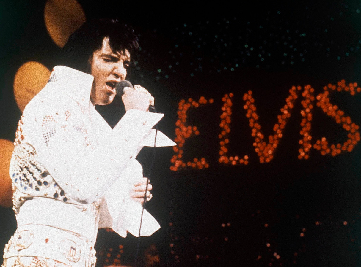 Elvis Presley, de King of Rock 'n' Roll, tijdens een optreden in 1972.