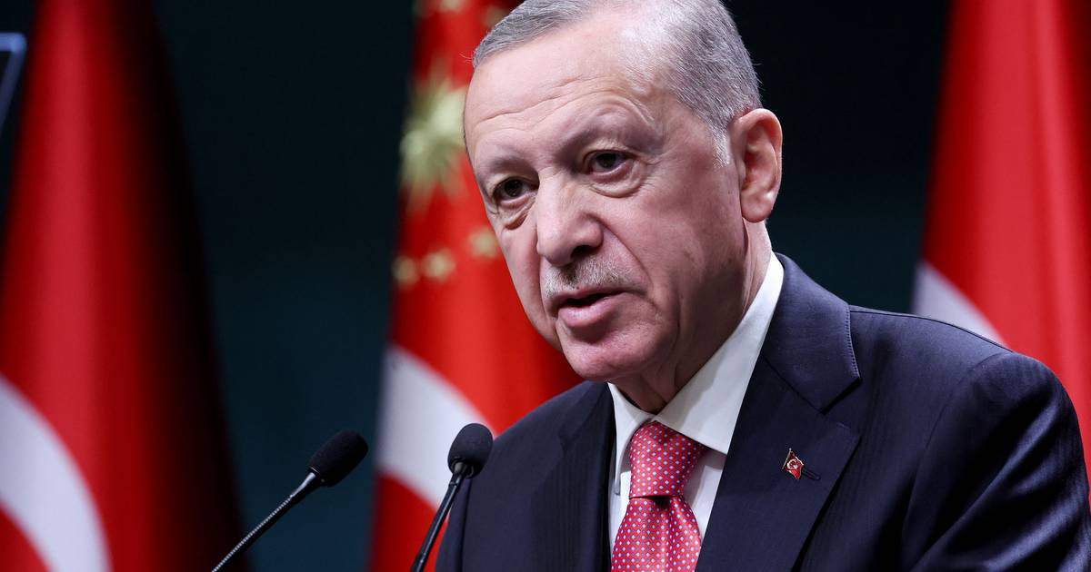 Erdogan officially orders early elections on May 14 |  outside