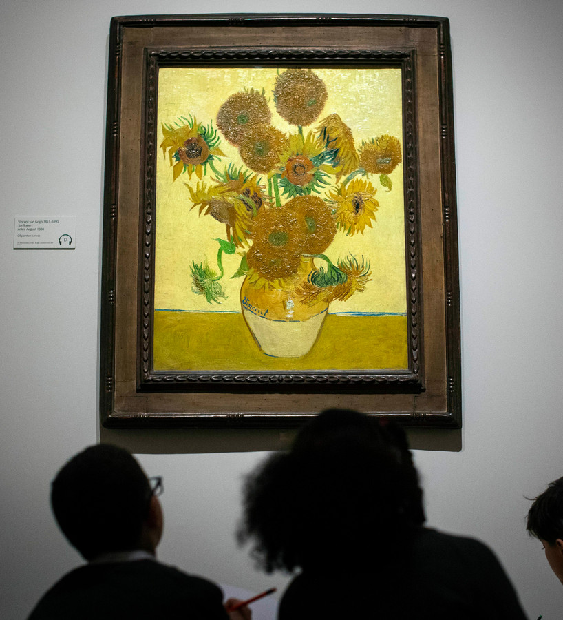 Des Militants écologistes Jettent De La Soupe Sur “les Tournesols” De Van Gogh à Londres Foto