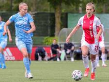 PSV Vrouwen verliest van Ajax en ziet landstitel naar FC Twente gaan