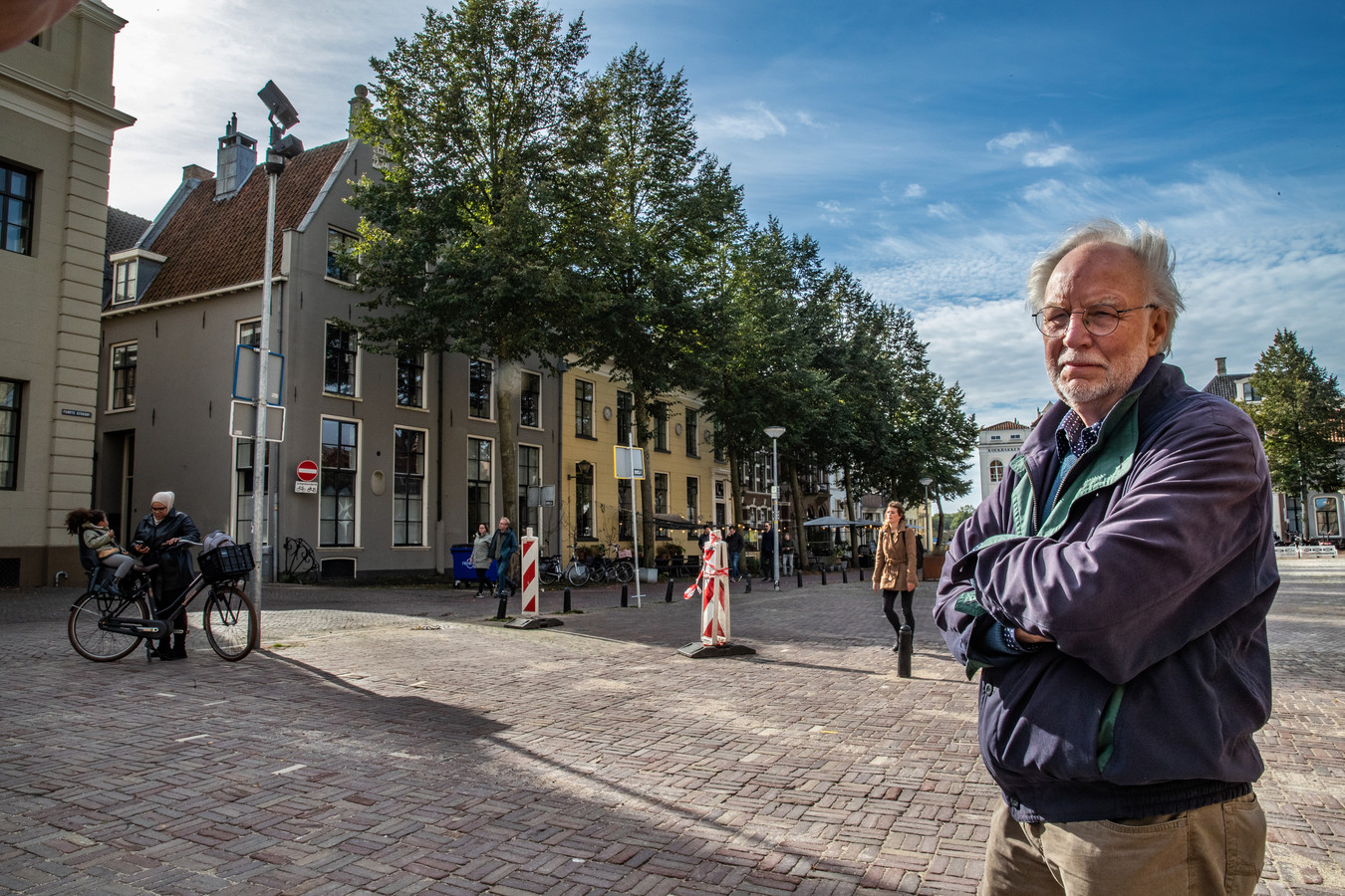 Bert Zielhuis (Deventer Bomenstichting) probeerde de bomenkap op het Grote Kerkhof via de rechter tegen te houden. De actie was tevergeefs. Enkele dagen later zijn de lindes achter hem toch omgezaagd.