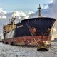 Bemanning olietanker al 5 weken vast in Amsterdamse haven