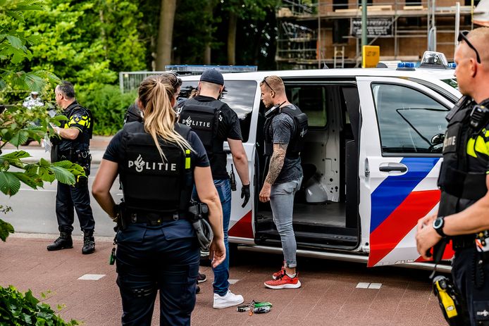 Een man die donderdagavond een andere man beschoot met een luchtbuks aan de Tilburgseweg in Goirle, wordt verdacht van bedreiging en poging tot zware mishandeling.