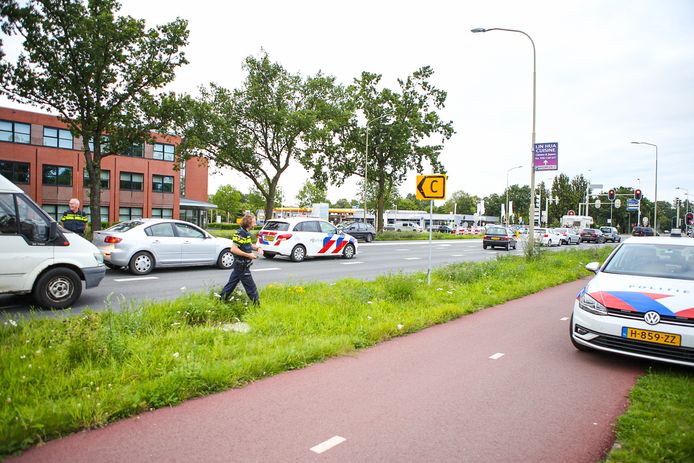 Zaterdagavond zijn er 3 mannen aangehouden voor betrokkenheid bij een autoinbraak op de Dokter van der Kolkstraat in Nijkerkerveen.