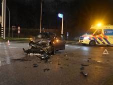 Automobilist raakt gewond bij harde botsing op kruispunt in Zwolle