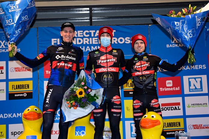 HAMME, BELGIUM - JANUARY 22 : AERTS Toon (BEL) of BALOISE TREK LIONS, SWEECK Laurens (BEL) of PAUWELS Sauzen - BINGOAL and ISERBYT Eli (BEL) of PAUWELS Sauzen - BINGOAL pictured during the podium ceremony after the Rectatvit Flandriencross race, the 6th leg of the men elite X2O badkamers trophy cyclocross race at the Meulenbroek track on January 22, 2022 in Hamme, Belgium, 22/01/2022 ( Photo by Nico Vereecken / Photo News