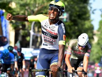 Biniam Girmay schrijft opnieuw geschiedenis! 22-jarige Eritreeër troeft Mathieu van der Poel af na indrukwekkende sprint in Giro