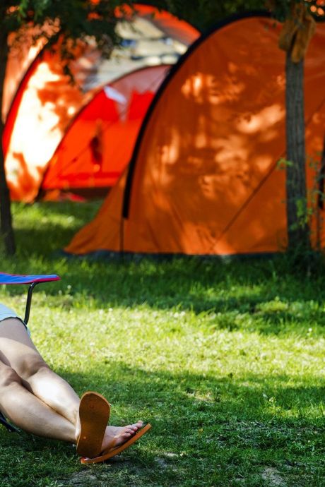 Wc-rol onder de arm: deze zomer kun je kamperen in Nijmeegs stadspark