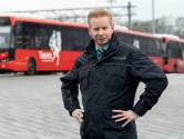 Dennis uit Enschede leeft zijn jongensdroom, maar de buschauffeur gaat volgende week wel staken