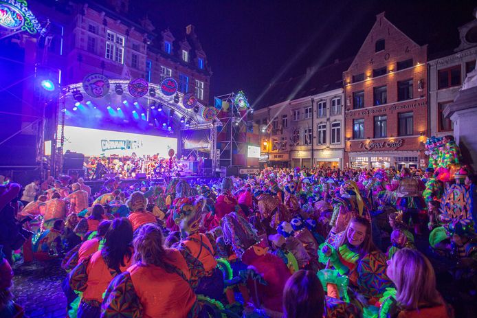 HALLE: Carnaval Krottenmaandag Krottenmaandagstoet Grote Markt Krottenworp gouden krot:
