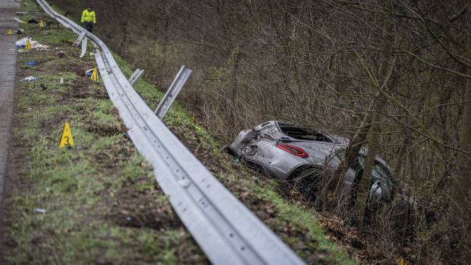 Vier Nederlanders overleden bij ongeluk met Porsche-sportwagens op snelweg A3, net over Duitse grens: ‘Heel triest’