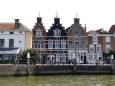 Deze drie Dordtse huizen vallen nauwelijks op, maar zijn vanaf het water beeldbepalend