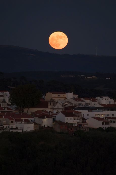 Qu’est-ce que la “pleine lune des fraises”, observable ce dimanche à l’aube?