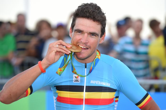 Van Avermaet met zijn gouden medaille in Rio.