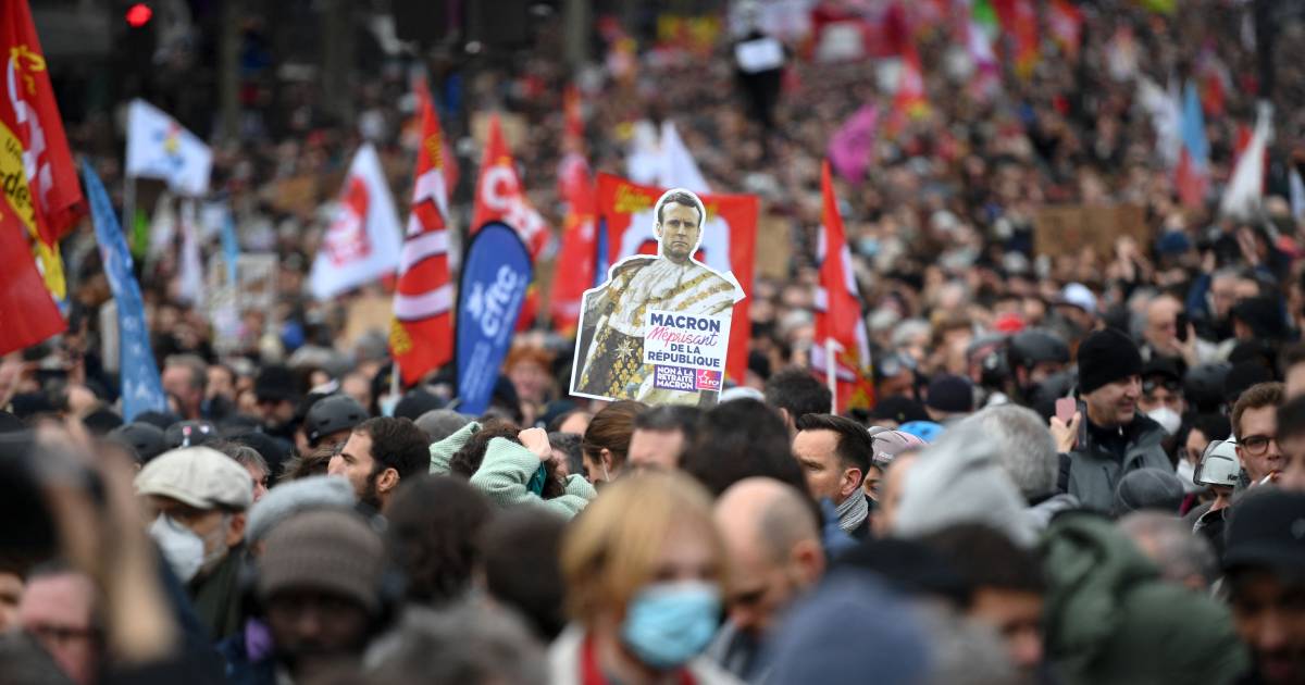 Le Sénat français approuve les plans de retraite de Macron, de nouvelles manifestations menacent |  À l’étranger