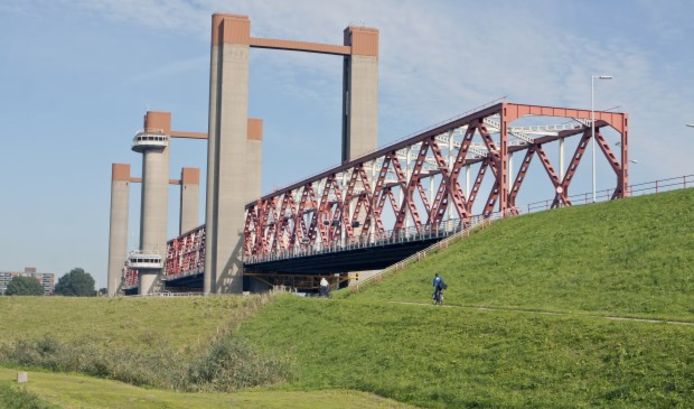 De Spijkenisserbrug.