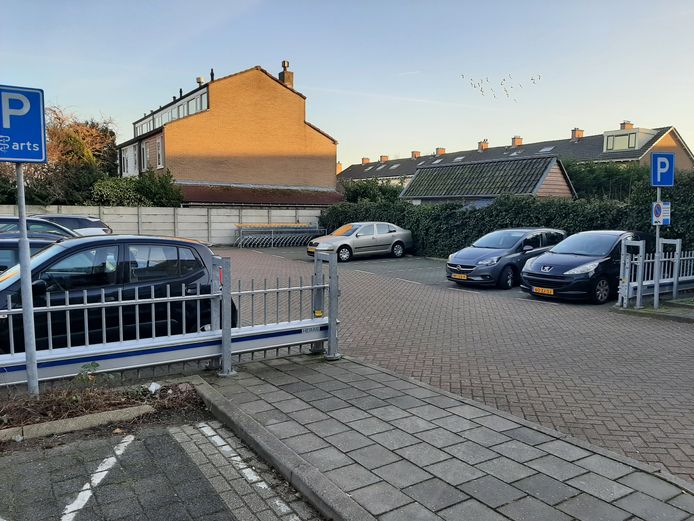Hek voor parkeerplaats van supermarkt Jumbo in Kwintsheul gaat nog