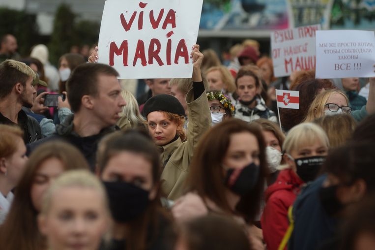 Duizenden Belarussen demonstreerden tegen de arrestatie van Maria Kolesnikova. Beeld Hollandse Hoogte / EPA
