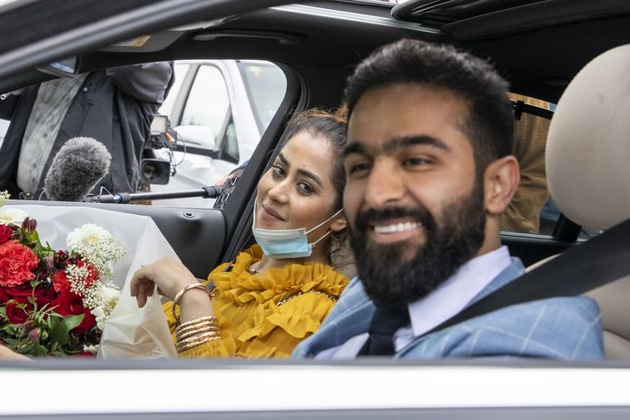 Majid had voor zijn vrouw Soumaya een groot boeket bloemen meegenomen.