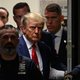 Historisch: voormalig president Donald Trump aangehouden in rechtbank New York