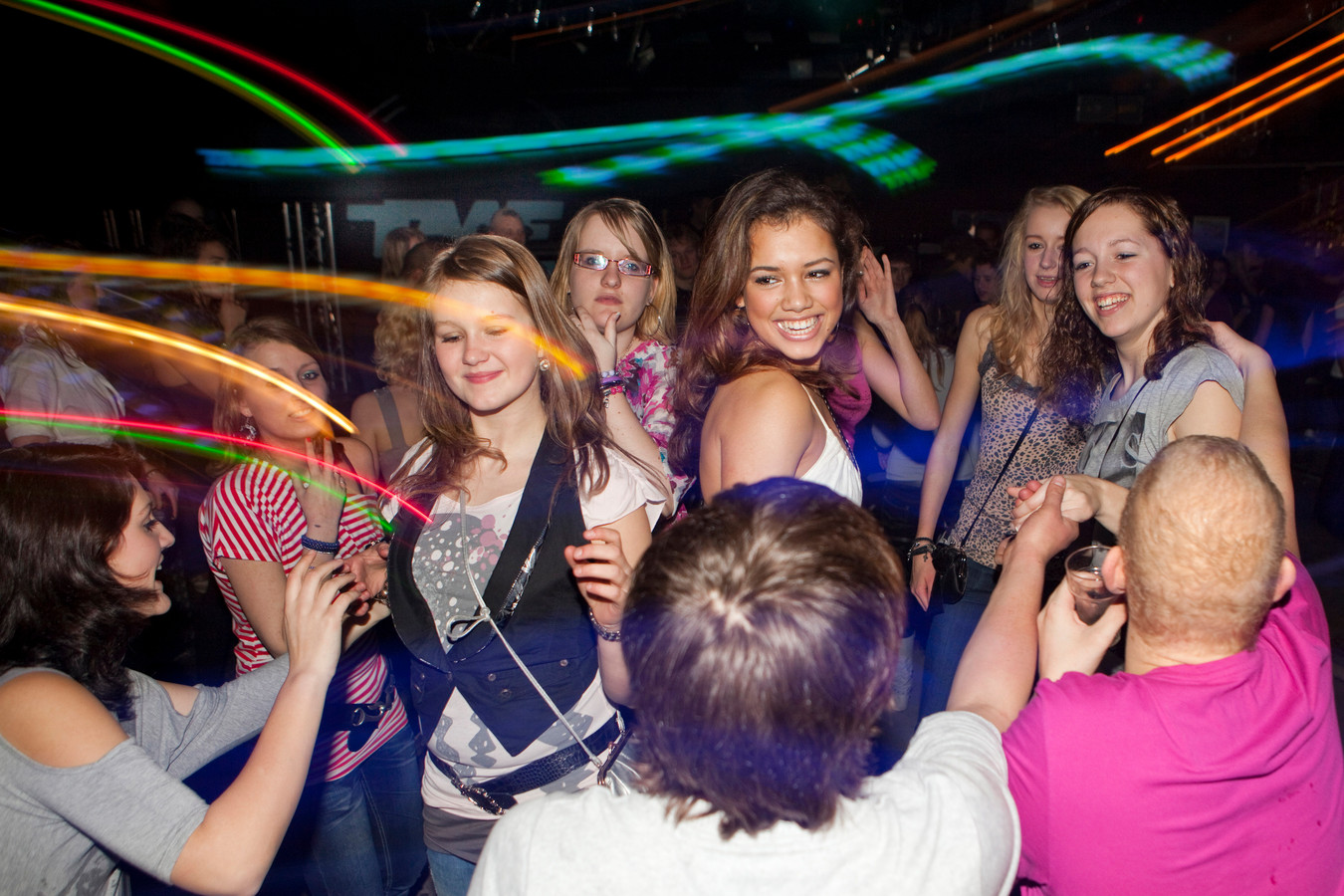 Bekende discotheek in 't Harde tegen de vlakte: Defensie wil extra ...
