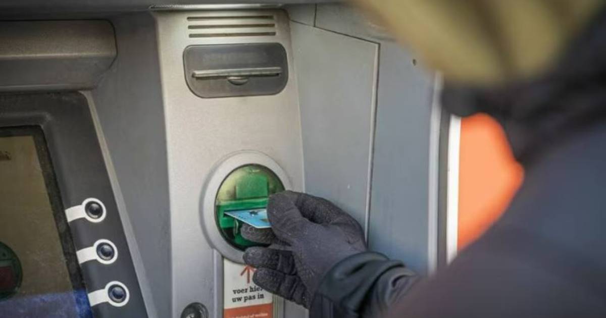 Pinnen in winterjas valt op in Bergentheim: jonge oplichters op heterdaad betrapt