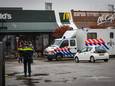 Het beeld vlak na de moorden in de McDonald's in Zwolle.