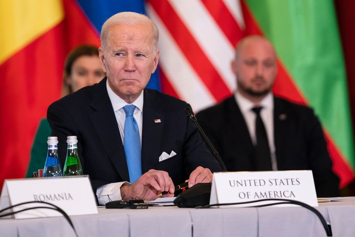 De Amerikaanse president Joe Biden tijdens zijn ontmoeting met de leiders van negen Centraal- en Oost-Europese lidstaten van de NAVO in Warschau.