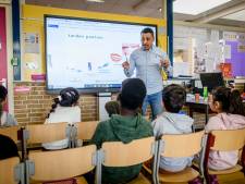 Tientallen Oekraïense kinderen vanuit oorlogsgebied naar Almelose school: ‘Ze weten goed wat er aan de hand is’
