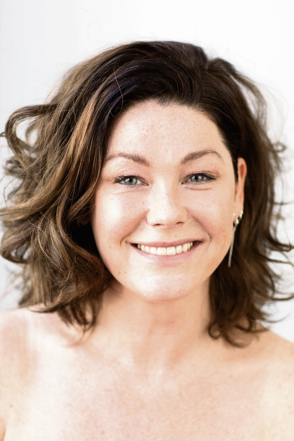 Weg met complexen: Eva De Roo, Ini Massez en andere powervrouwen over ...